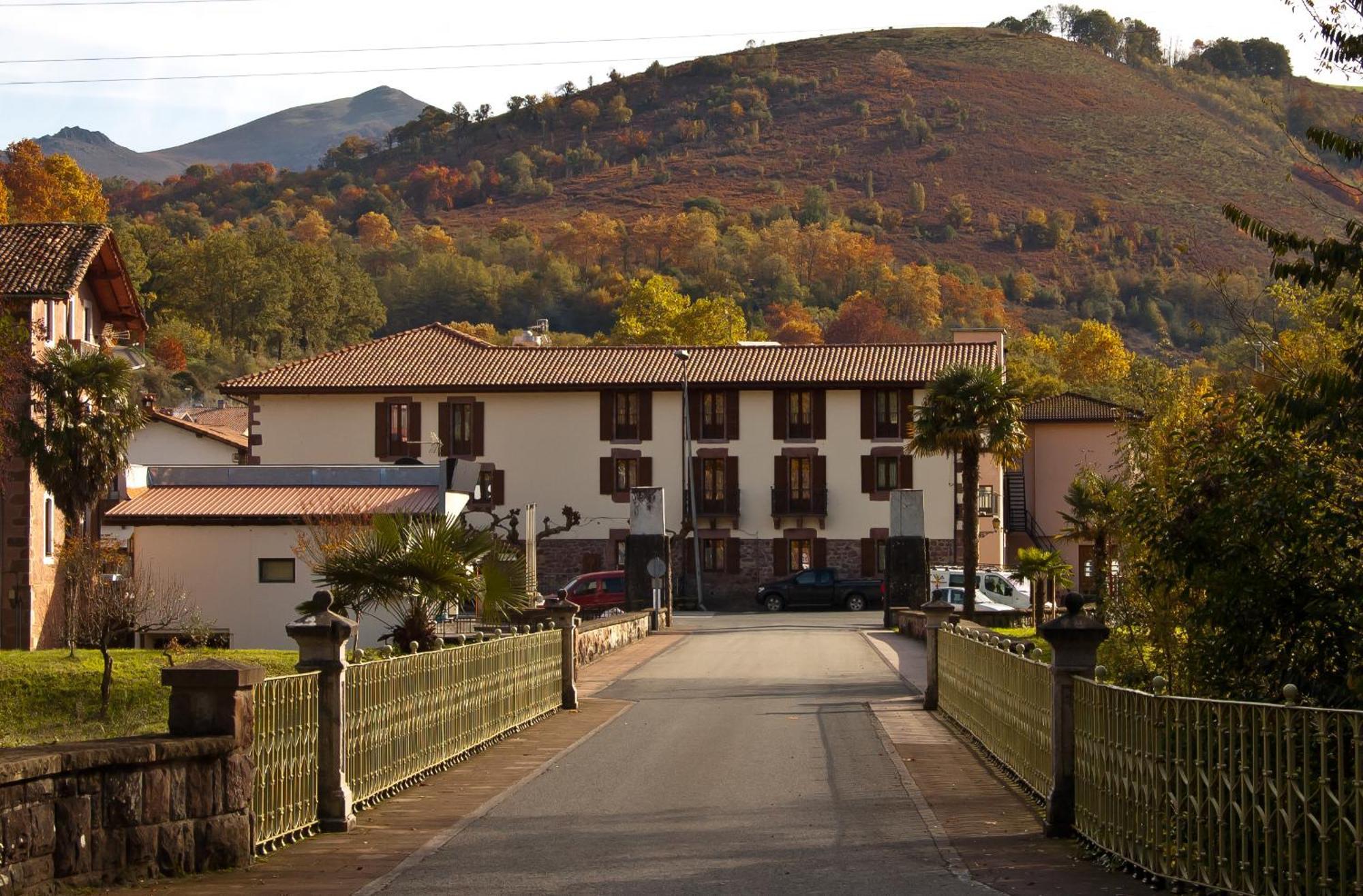 Hotel Urgain Oronoz-Mugaire Zewnętrze zdjęcie